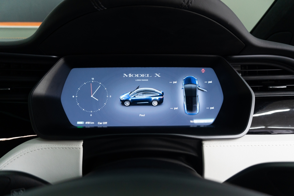 Tesla x shop range km