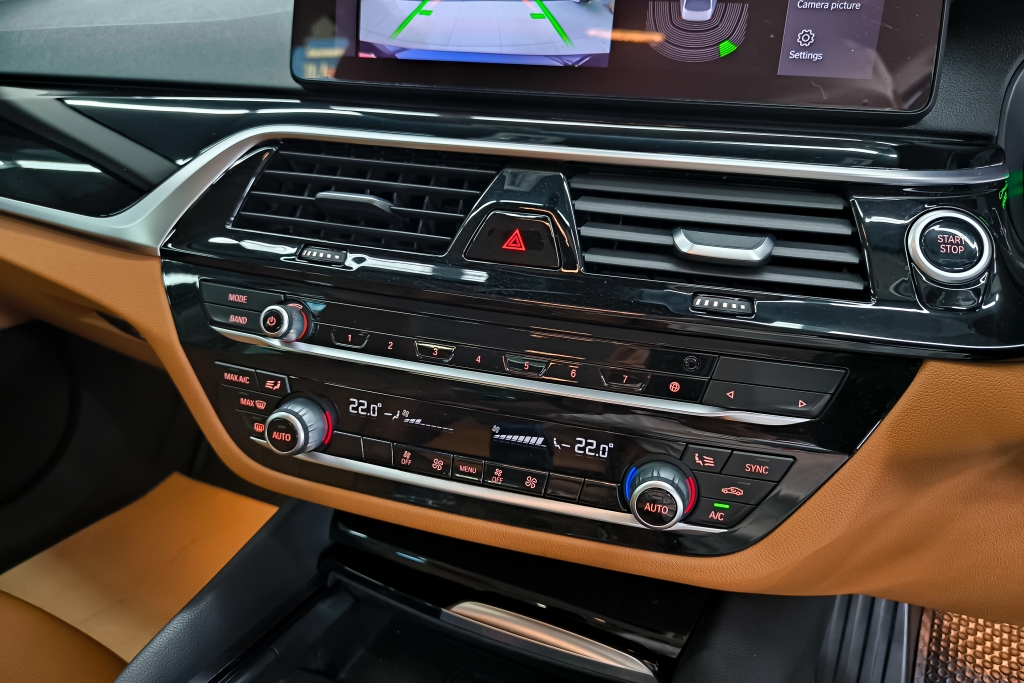 BMW SERIES 5 530e Elite AT ปี 2021 #8