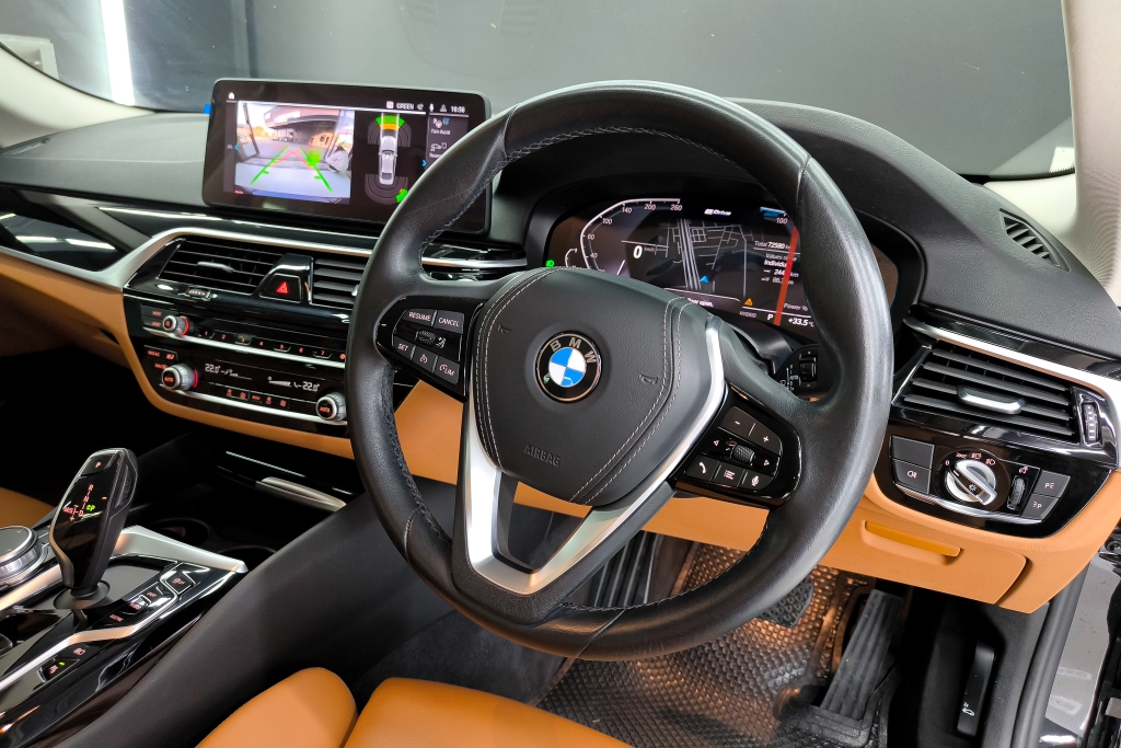 BMW SERIES 5 530e Elite AT ปี 2021 #11