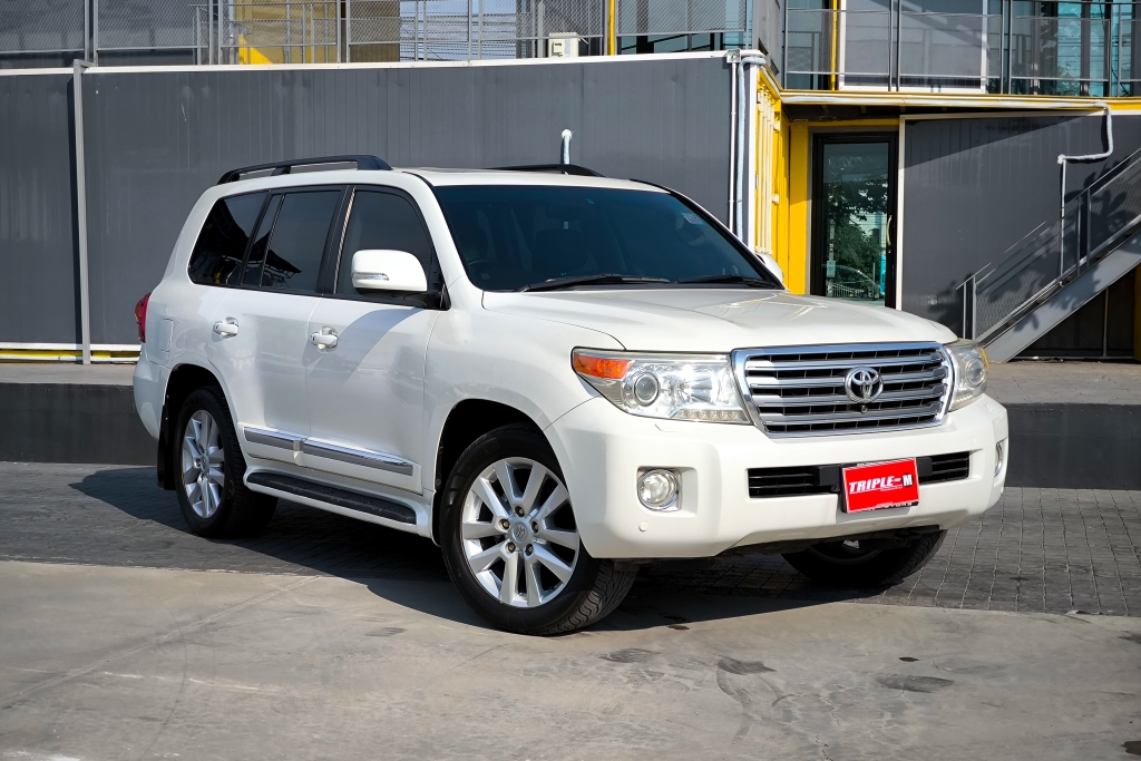 TOYOTA LAND CRUISER 200 (ปี08-15) VX 4.5 [V8] AT4WD. ปี 2013 ราคา 2,698,000.- (#C2025031505)