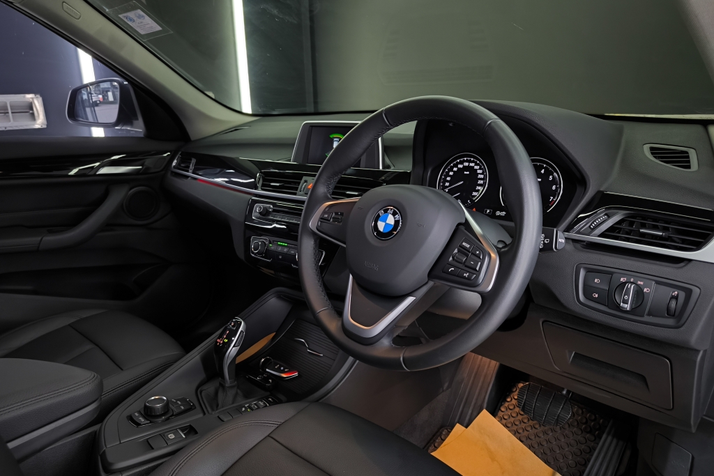 BMW X1 sDrive 18i AT ปี 2019 #16