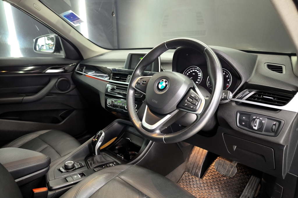 BMW X1 sDrive 18i AT ปี 2020 #9