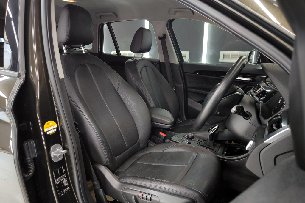 BMW X1 sDrive 18i AT ปี 2020 #10