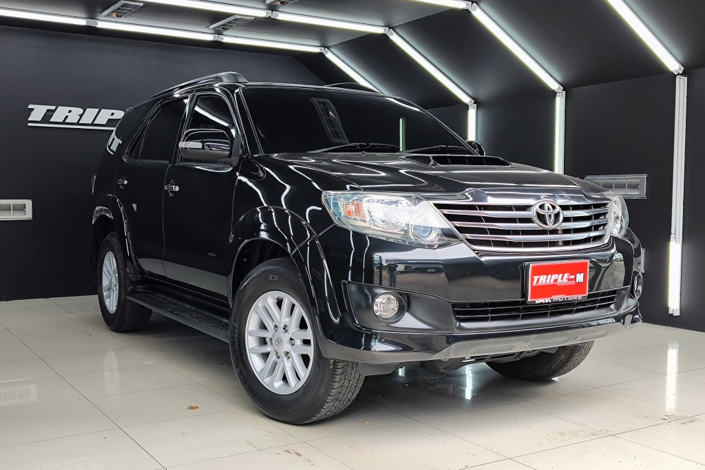 TOYOTA FORTUNER 3.0 [V] AT ปี 2011 #1
