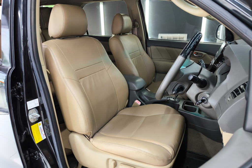 TOYOTA FORTUNER 3.0 [V] AT ปี 2011 #6