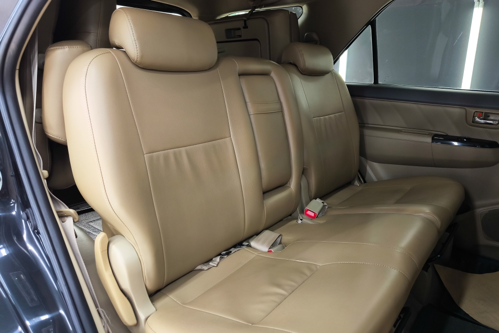 TOYOTA FORTUNER 3.0 [V] AT ปี 2011 #7