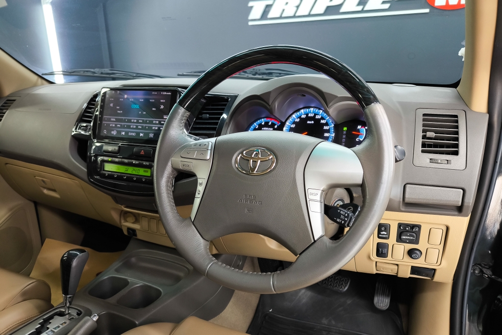 TOYOTA FORTUNER 3.0 [V] AT ปี 2011 #10