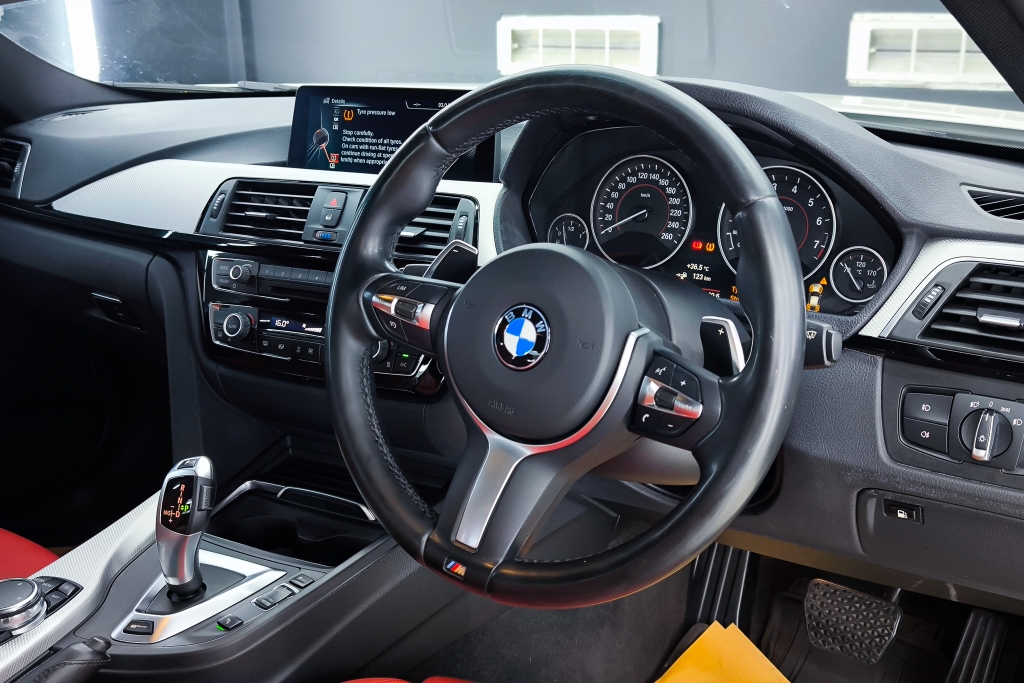 BMW SERIES 3 330e AT ปี 2017 #11