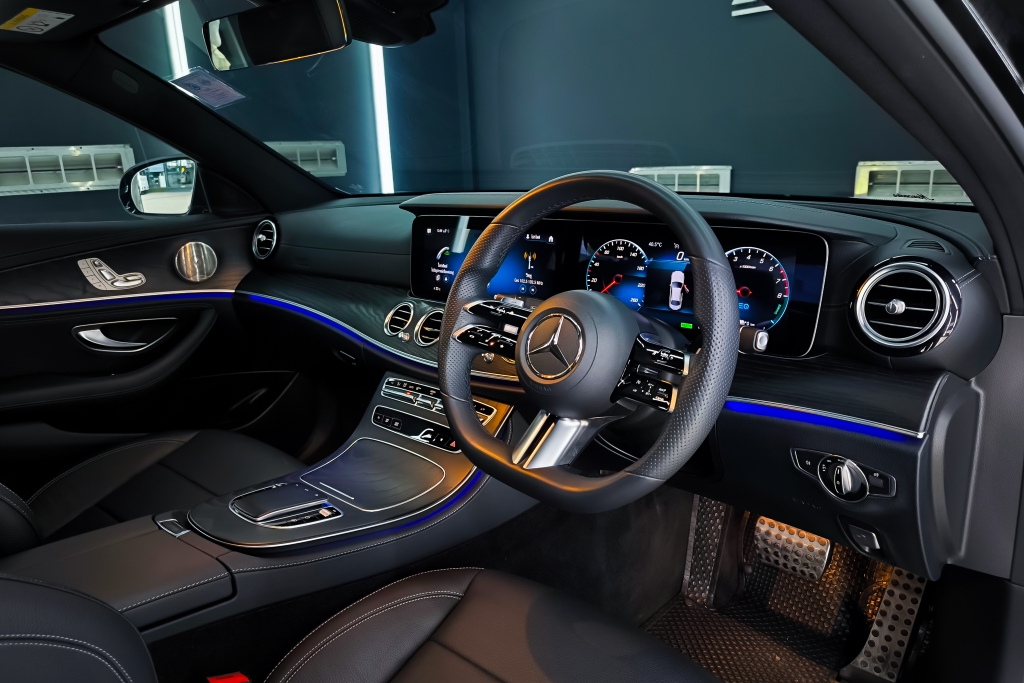 MERCEDES-BENZ E-CLASS E 300 e AMG Dynamic AT ปี 2022 #5