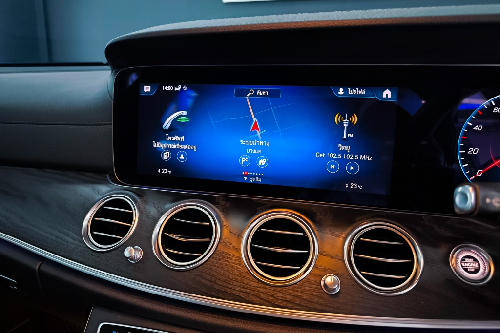 MERCEDES-BENZ E-CLASS E 300 e AMG Dynamic AT ปี 2022 #7