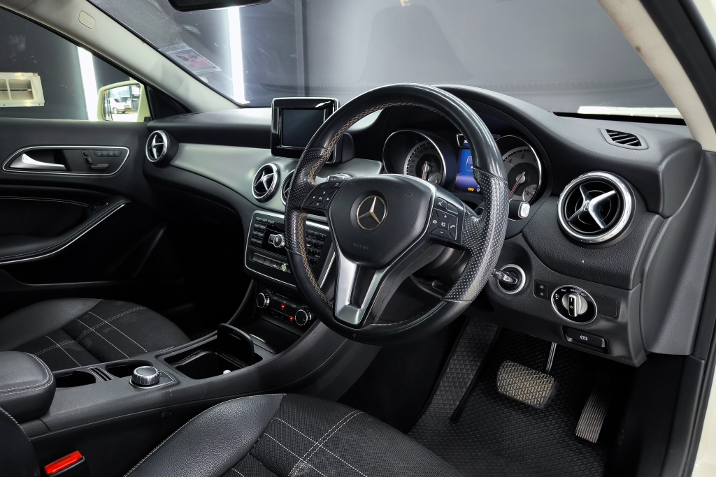 MERCEDES-BENZ GLA-CLASS GLA 200 AT ปี 2015 #5