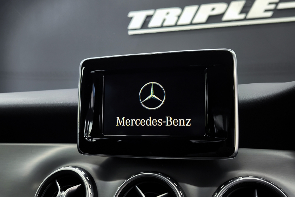 MERCEDES-BENZ GLA-CLASS GLA 200 AT ปี 2015 #8