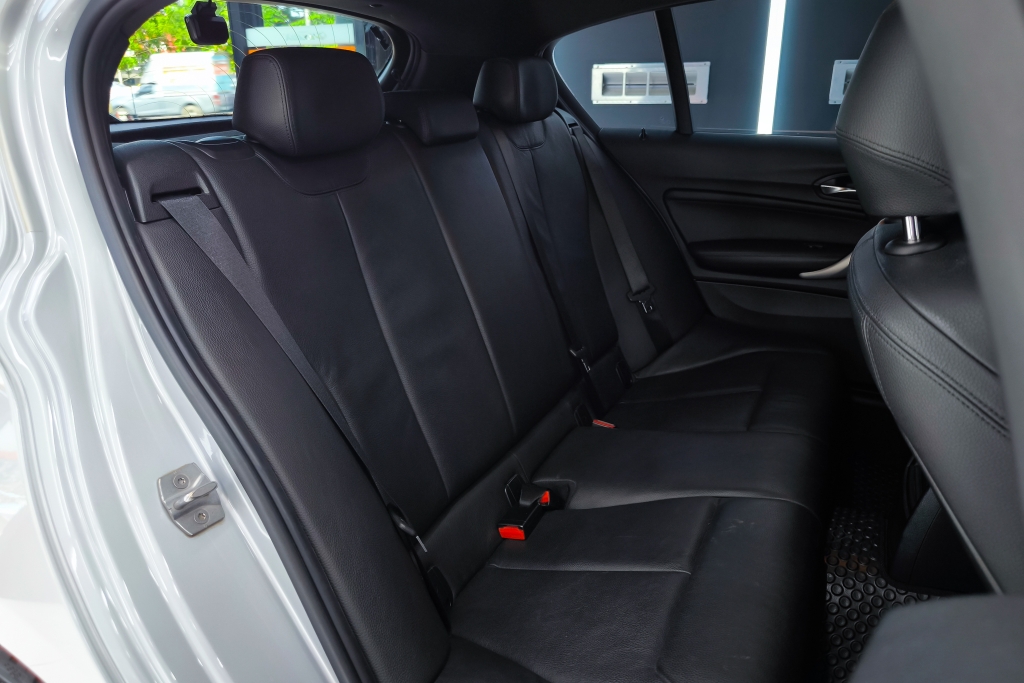 BMW SERIES 1 118i AT ปี 2018 #8