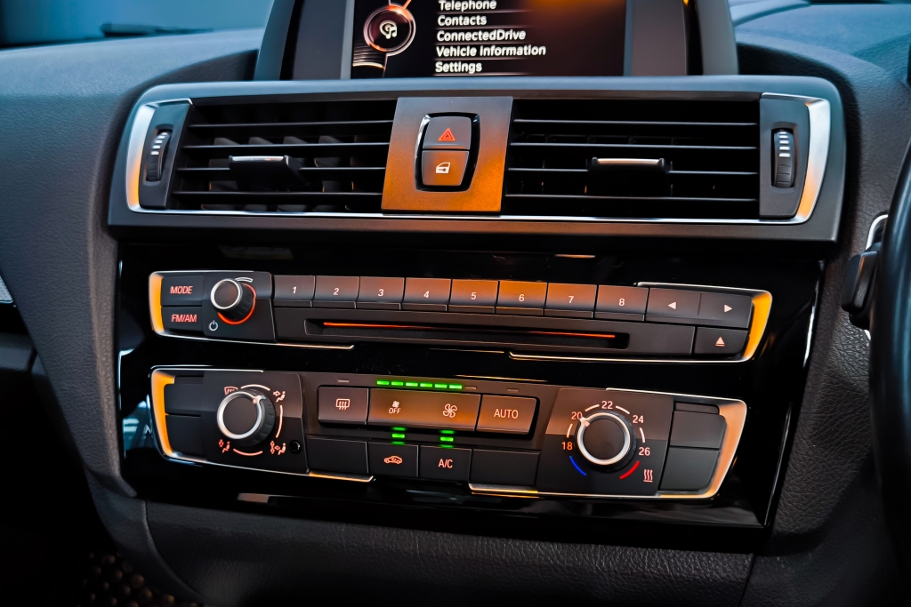 BMW SERIES 1 118i AT ปี 2018 #9