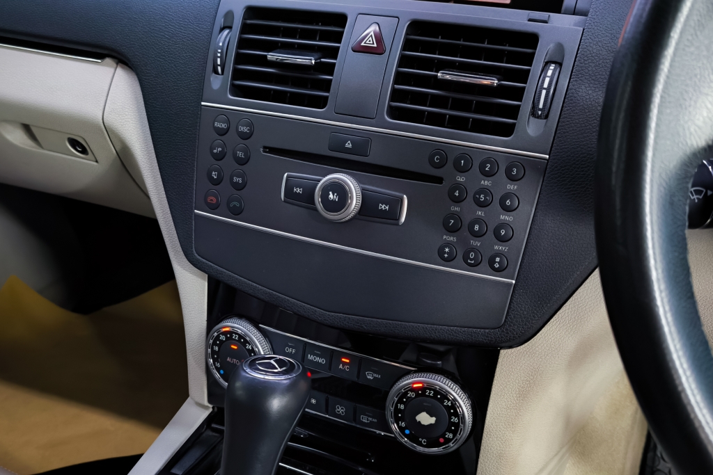 MERCEDES-BENZ C-CLASS C 200 CGI BlueEFFICIENCY AT ปี 2012 #9