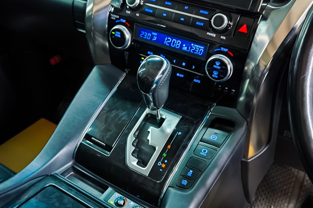 TOYOTA ALPHARD 2.5 S C Package AT ปี 2022 #8