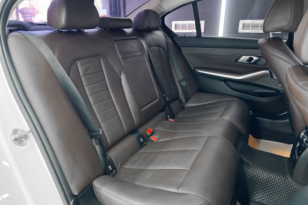 BMW SERIES 3 330Li M Sport AT ปี 2022 #8