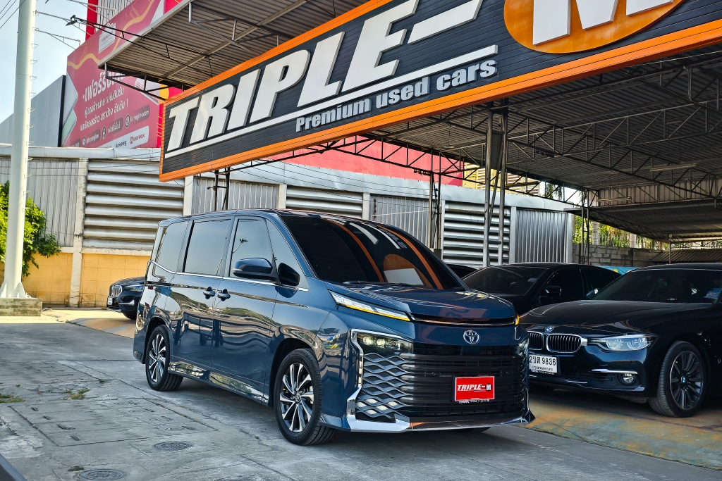 TOYOTA VOXY โฉมปี (22-30) 1.8 SZ HYBRID AT ปี 2014 ราคา 1,559,000.- (#C2026041701)