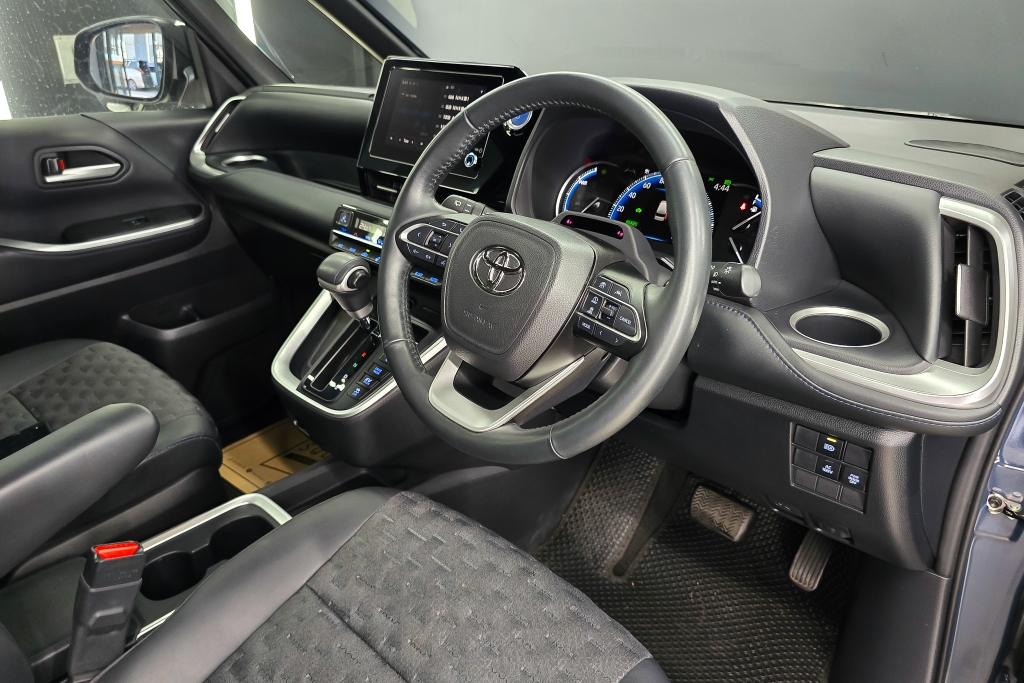 TOYOTA VOXY 1.8 SZ HYBRID AT ปี 2014 #11