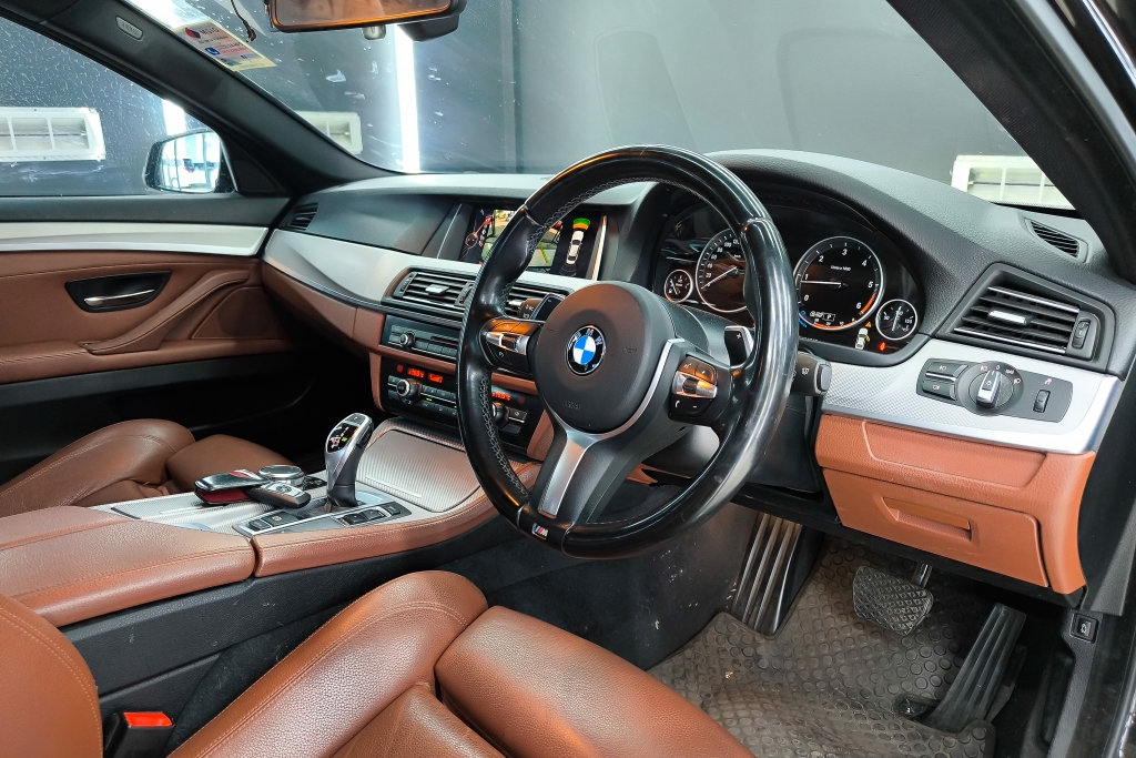 BMW SERIES 5 525d AT ปี 2016 #8