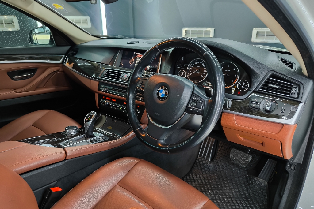 BMW SERIES 5 525d AT ปี 2016 #9