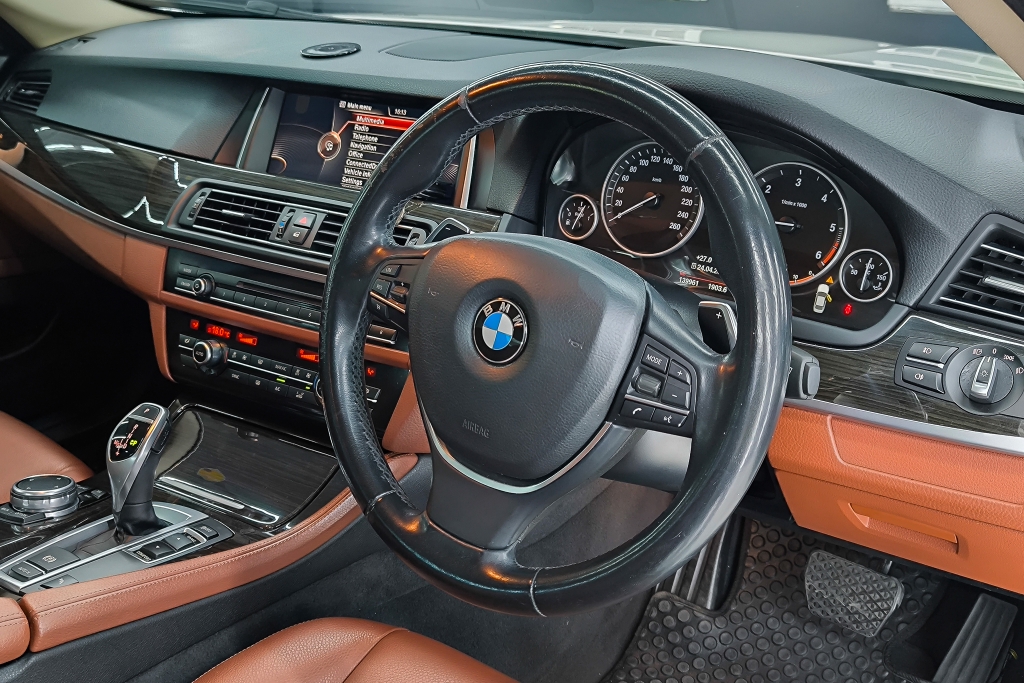 BMW SERIES 5 525d AT ปี 2016 #10