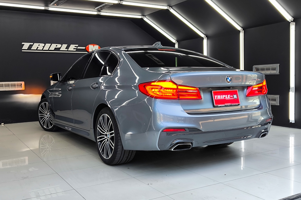 BMW SERIES 5 530e M sport AT ปี 2020 #3
