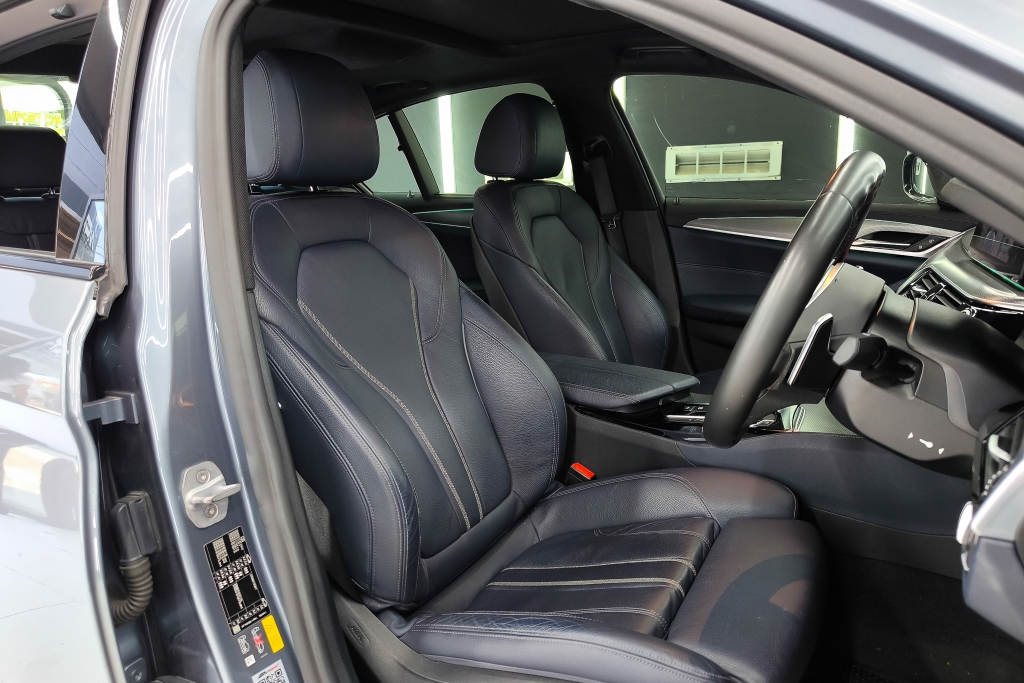 BMW SERIES 5 530e M sport AT ปี 2020 #6