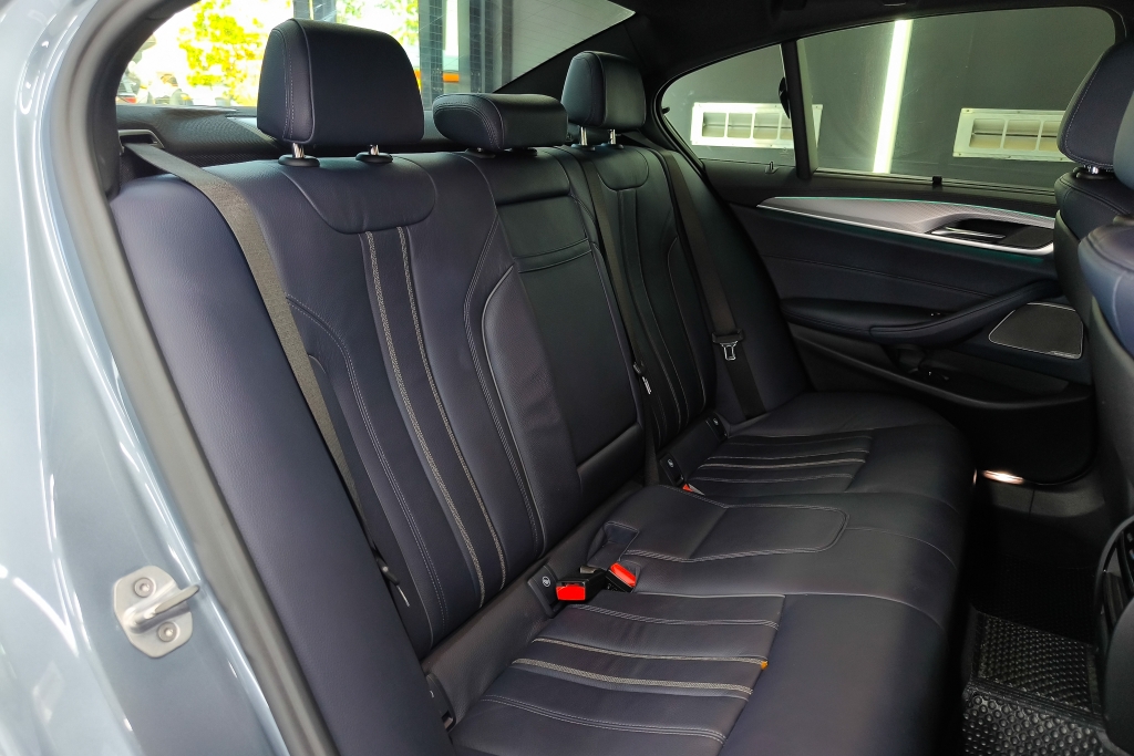BMW SERIES 5 530e M sport AT ปี 2020 #7