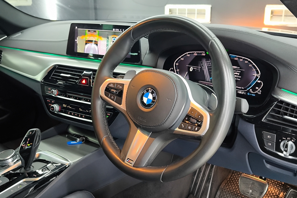 BMW SERIES 5 530e M sport AT ปี 2020 #11