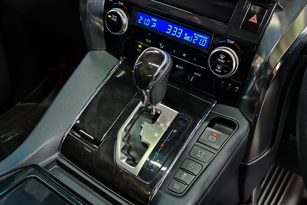 TOYOTA ALPHARD 2.5 SC Package AT ปี 2016 #9